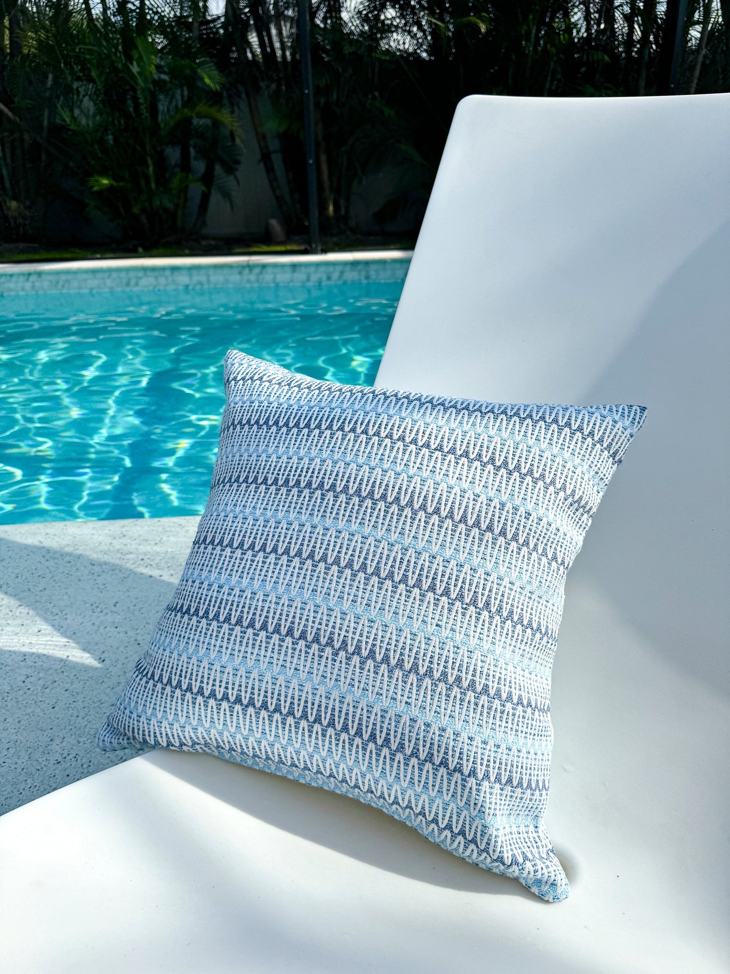 Summer Twist Blue Indoor Outdoor Table Runner, Placemats, and Pillows Collection