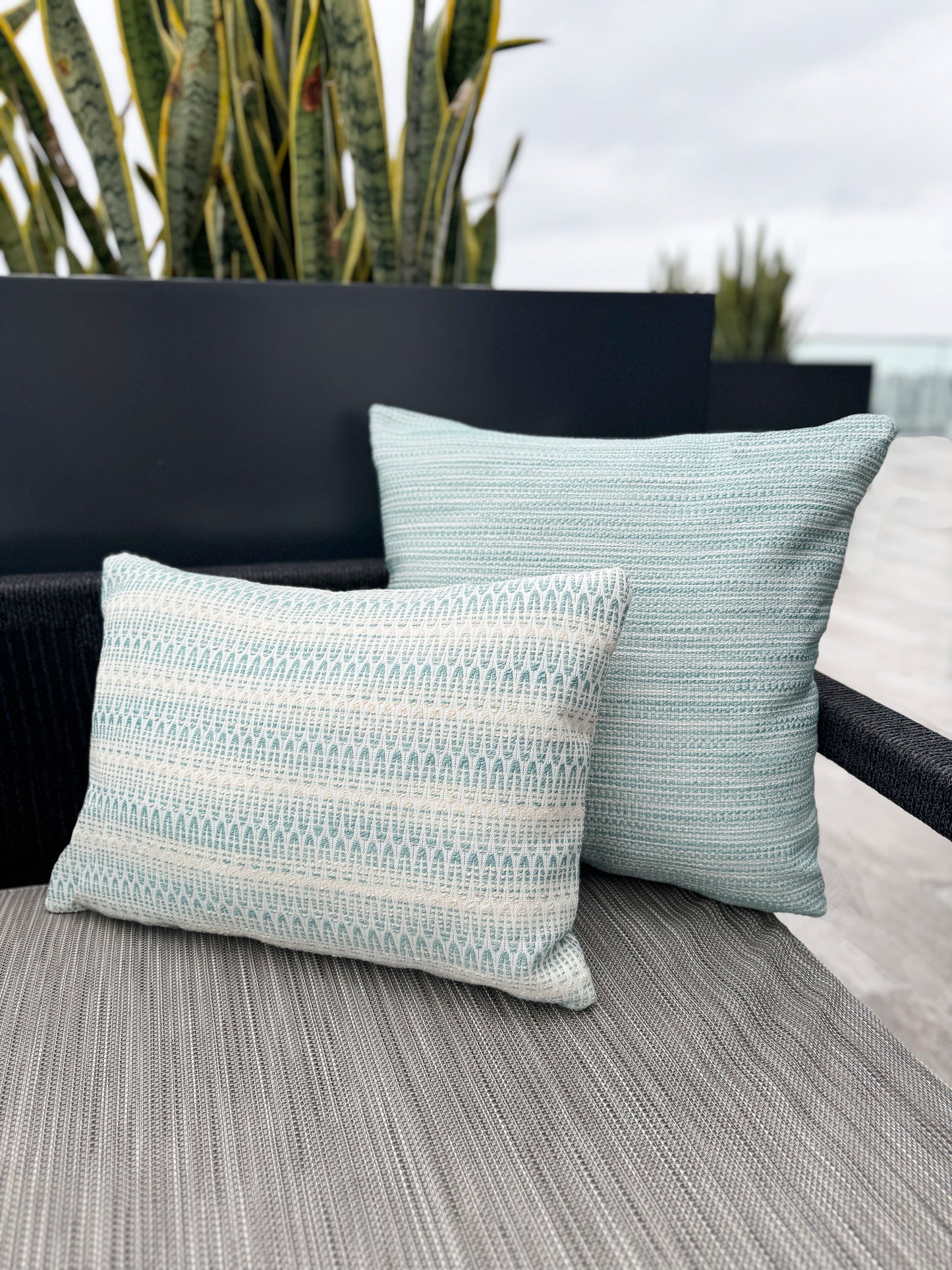 Bay View Aqua Indoor Outdoor Table Runner, Placemats, and Pillows Collection