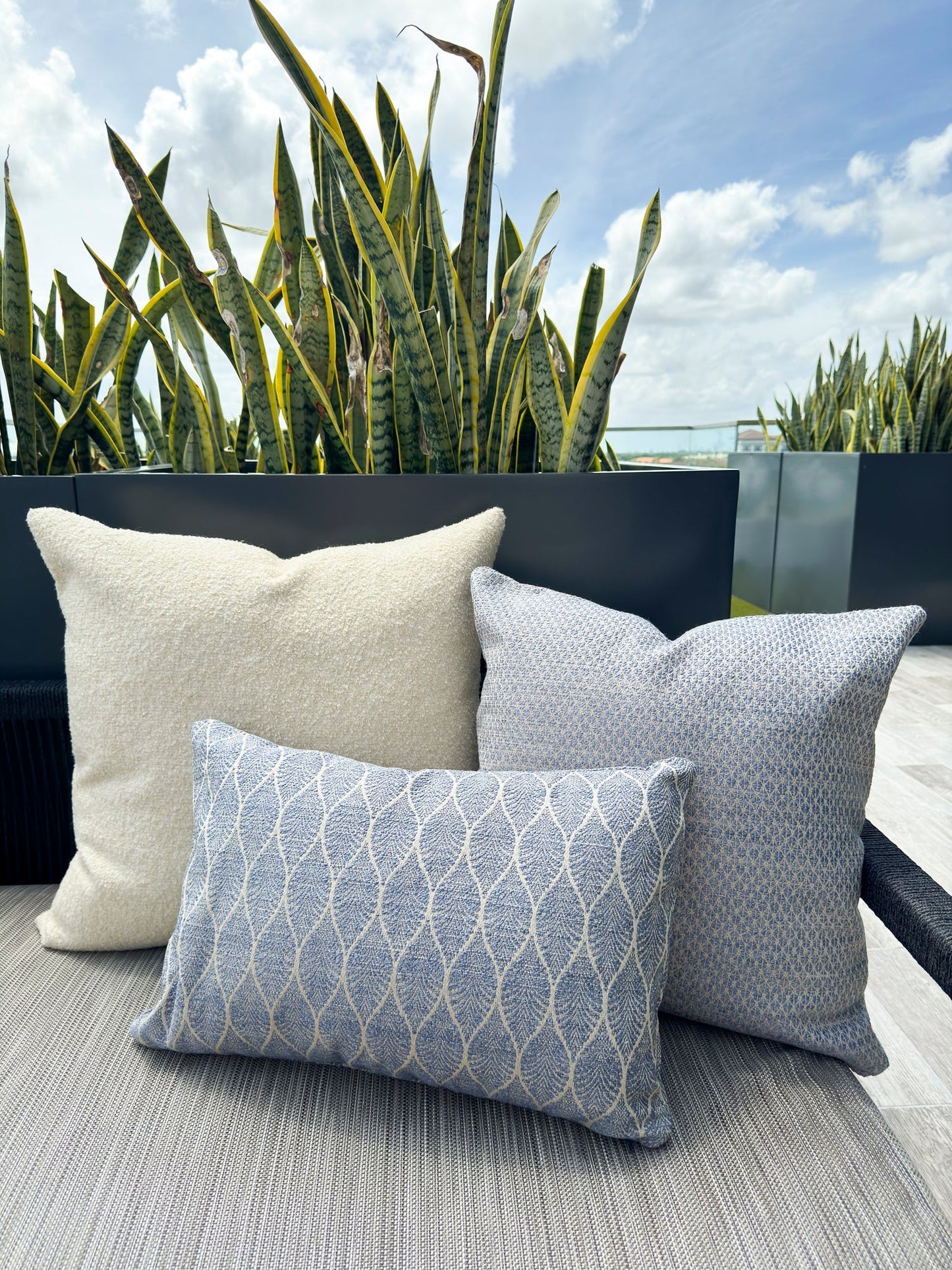 Coastal Breeze Indigo Indoor Outdoor Table Runner, Placemat & Pillow Collection